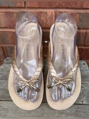 Vionic Bella II Women’s Thong Sandals Sz 8 Rose Gold Croc Orthotic Flip Flops